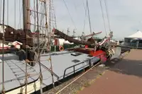 ଫ୍ଲୋଟିଂ ହୋଟେଲ୍ ବିକ୍ରୟ ପାଇଁ
