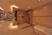 କ୍ରୁଜ୍ ଜାହାଜ ବିକ୍ରୟ ପାଇଁ