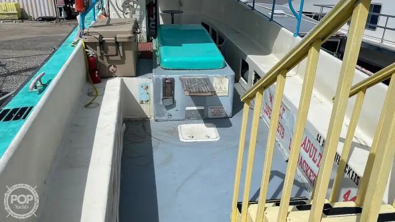 କ୍ରୁଜ୍ ଜାହାଜ ବିକ୍ରୟ ପାଇଁ