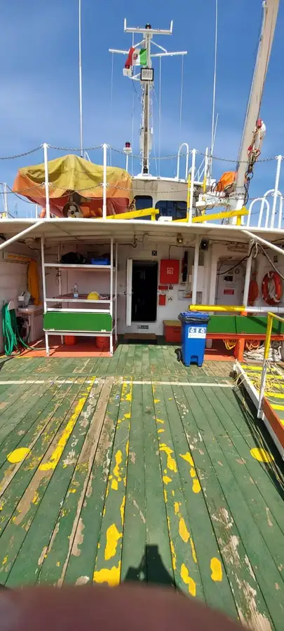 କ୍ରୁ ବୋଟ୍ ବିକ୍ରୟ ପାଇଁ