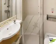 କ୍ରୁଜ୍ ଜାହାଜ ବିକ୍ରୟ ପାଇଁ