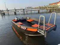 କାର୍ଯ୍ୟକାରୀ ନୌକା ବିକ୍ରୟ ପାଇଁ