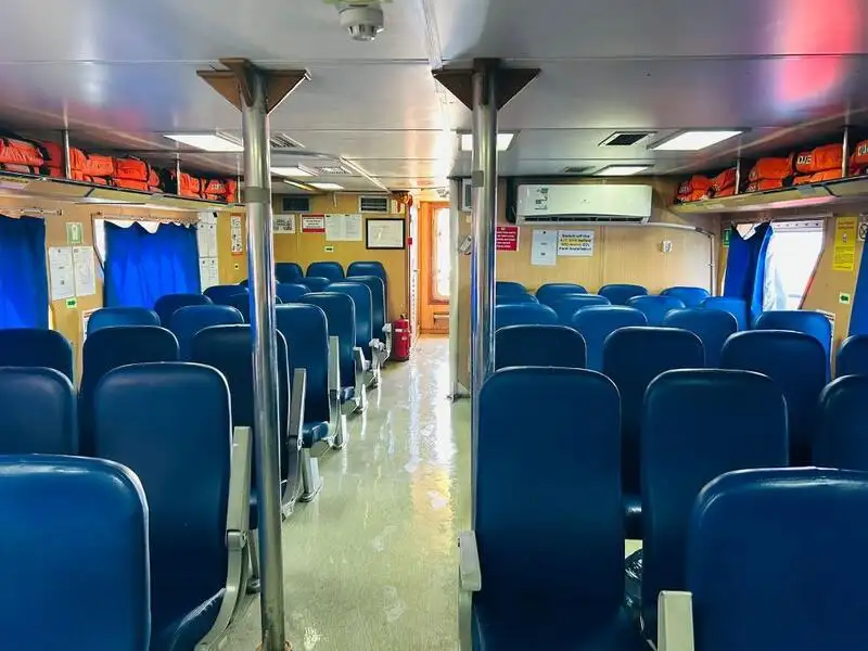 କ୍ରୁ ବୋଟ୍ ବିକ୍ରୟ ପାଇଁ