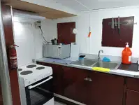 କଣ୍ଟେନର ଜାହାଜ ବିକ୍ରୟ ପାଇଁ