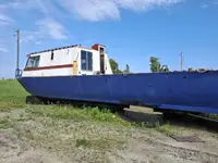 କାର୍ଯ୍ୟକାରୀ ନୌକା ବିକ୍ରୟ ପାଇଁ