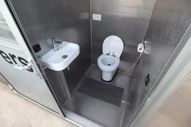 କ୍ରୁଜ୍ ଜାହାଜ ବିକ୍ରୟ ପାଇଁ