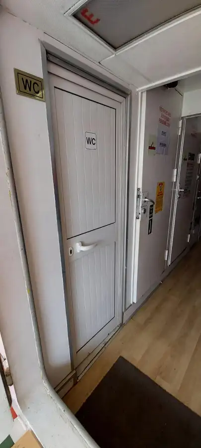 କ୍ରୁ ବୋଟ୍ ବିକ୍ରୟ ପାଇଁ