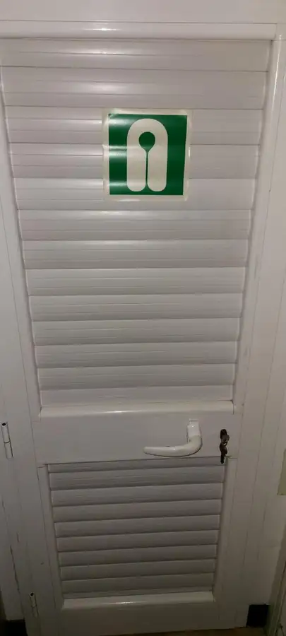 କ୍ରୁ ବୋଟ୍ ବିକ୍ରୟ ପାଇଁ