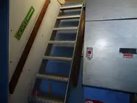 କାର୍ଯ୍ୟକାରୀ ନୌକା ବିକ୍ରୟ ପାଇଁ