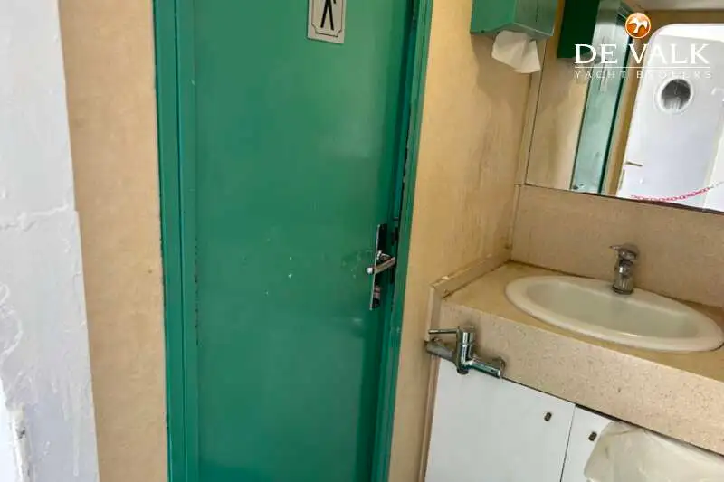 କ୍ରୁଜ୍ ଜାହାଜ ବିକ୍ରୟ ପାଇଁ