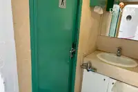 କ୍ରୁଜ୍ ଜାହାଜ ବିକ୍ରୟ ପାଇଁ