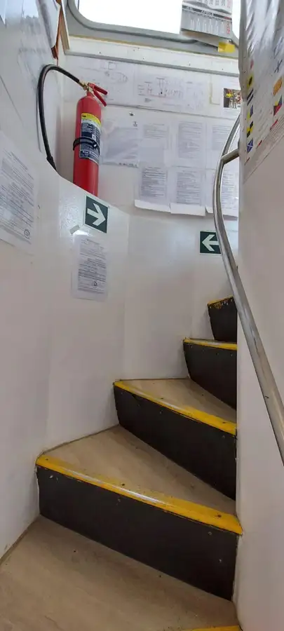 କ୍ରୁ ବୋଟ୍ ବିକ୍ରୟ ପାଇଁ