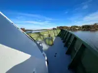 କ୍ରୁ ବୋଟ୍ ବିକ୍ରୟ ପାଇଁ