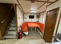 କ୍ରୁ ବୋଟ୍ ବିକ୍ରୟ ପାଇଁ