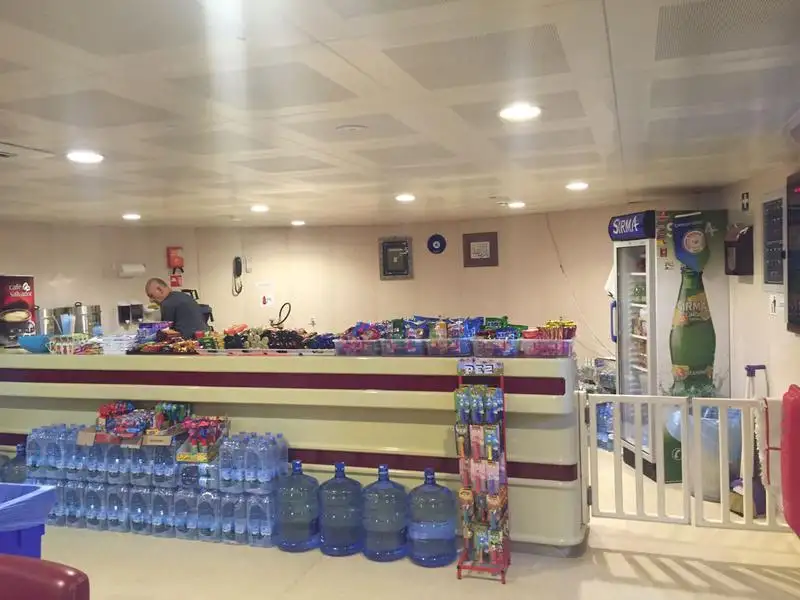କ୍ରୁଜ୍ ଜାହାଜ ବିକ୍ରୟ ପାଇଁ